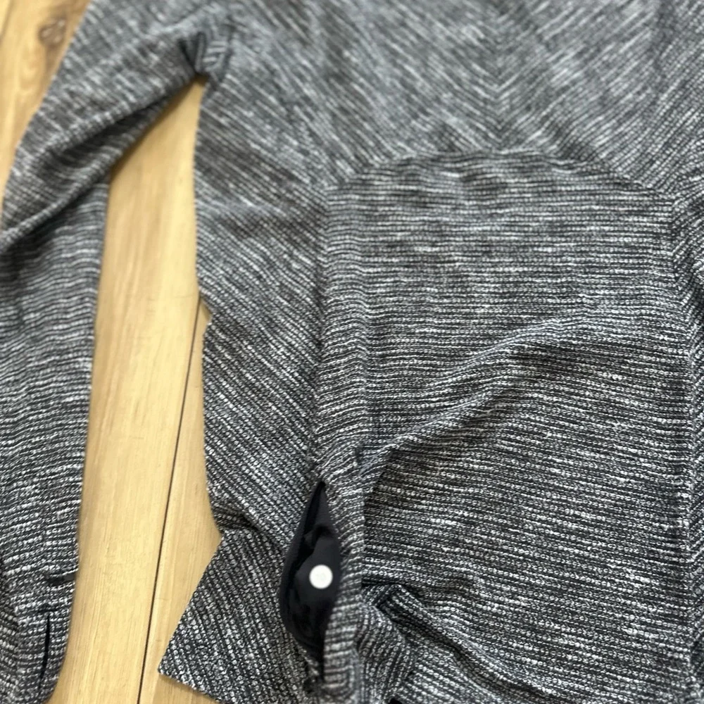 Lululemon women’s Long Sleeve Top size 10